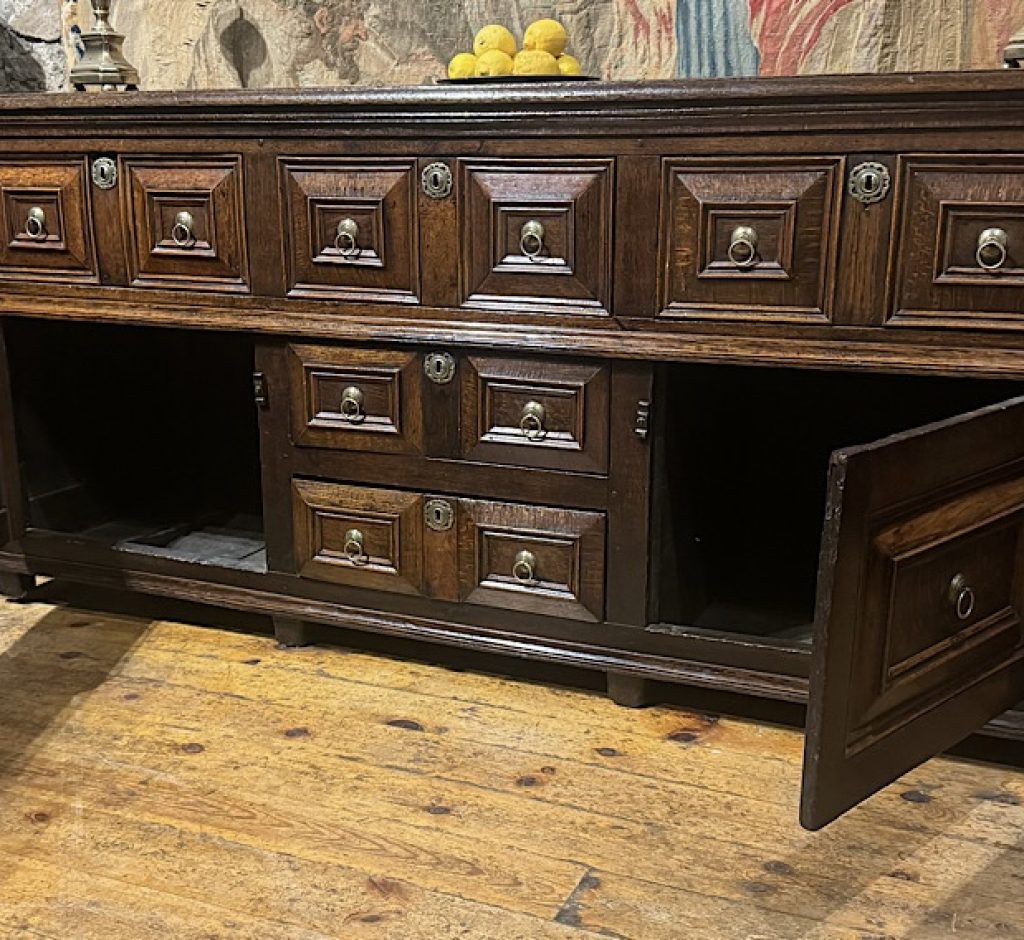 A fine Charles ii oak serving dresser. circa 1680. Credits: https://www.periodoakantiques.co.uk/